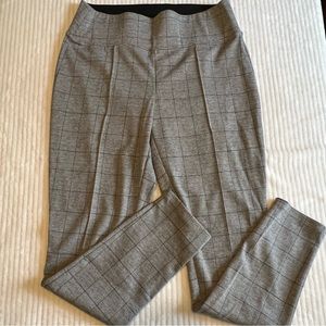 Woman's Pleated Nine West Pull on Dress Pants